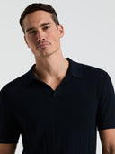 Polo Tipo Sweater Azul Dark Sapphire con Rayas Mesh y Cuello Abierto