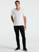 Polo Tipo Sweater Blanco de Manga Corta con Cuello Abierto