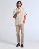 Camisa de manga corta con cuello camp y textura arrugada