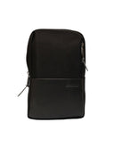 Backpack Tipo Bandolera Negra de Nylon con Bolsillo Frontal