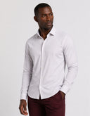 Camisa Slim Fit Blanca con Estampado Geo y Cuello Expandible