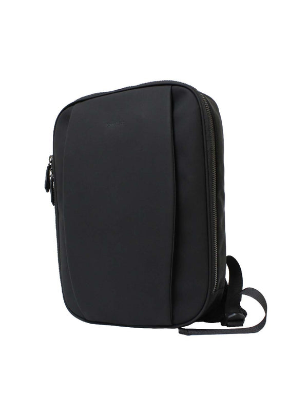 Backpack Negra de Nylon Diseño Versátil y Urbano