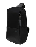 Backpack Tipo Bandolera Negra de Nylon con Bolsillo Frontal