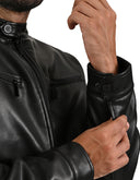 Chamarra Negra Tipo Action Leather Con Cierre Completo