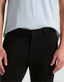 Pantalón Chino Slim Fit Negro con Stretch y Bolsillos Frontales
