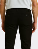 Pantalón Chino Slim Fit Negro con Stretch y Bolsillos Frontales