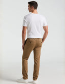 Pantalón Chino Slim Fit Elmwood con Stretch y Bolsillos Frontales