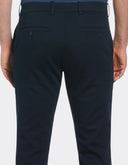 Pantalón Chino Slim Fit Azul Dark Sapphire con Stretch y Bolsillos Frontales