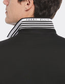 Polo Negro con Tecnología Moisture Wicking y Cuello Tejido