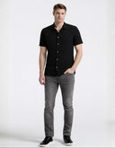 Camisa de Manga Corta Negra con Micro Estampado Foot Dot