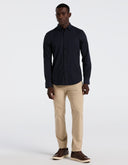 Camisa Slim Fit Azul Marino de Manga Larga con Tejido Dobby Stretch y Cuello Expandible