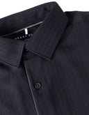 Camisa Slim Fit de Manga Corta Negra con Tejido Dobby Stretch y Cuello Expandible