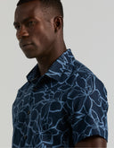 Camisa Floral Dark Sapphire Lino Blend Manga Corta