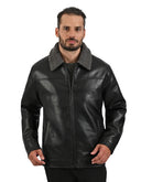 Chamarra Negra Tipo Action Leather con Cuello de Borrega