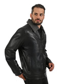Chamarra Negra Tipo Action Leather con Cuello de Borrega