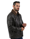 Chamarra Café Oscuro Tipo Action Leather con Cuello de Borrega