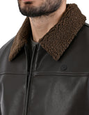 Chamarra Café Oscuro Tipo Action Leather con Cuello de Borrega