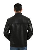 Chamarra Negra Tipo Action Leather con Cuello Alto