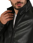 Chamarra Negra Tipo Action Leather con Cuello Alto