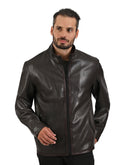 Chamarra Café Oscuro Tipo Action Leather con Cuello Alto