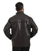 Chamarra Café Oscuro Tipo Action Leather con Cuello Alto