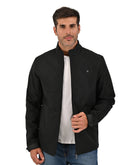 Chamarra Negra Acolchada con Cuello Alto