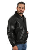 Chamarra Negra Tipo Action Leather con Cuello Clásico