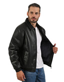 Chamarra Negra Tipo Action Leather con Cuello Clásico